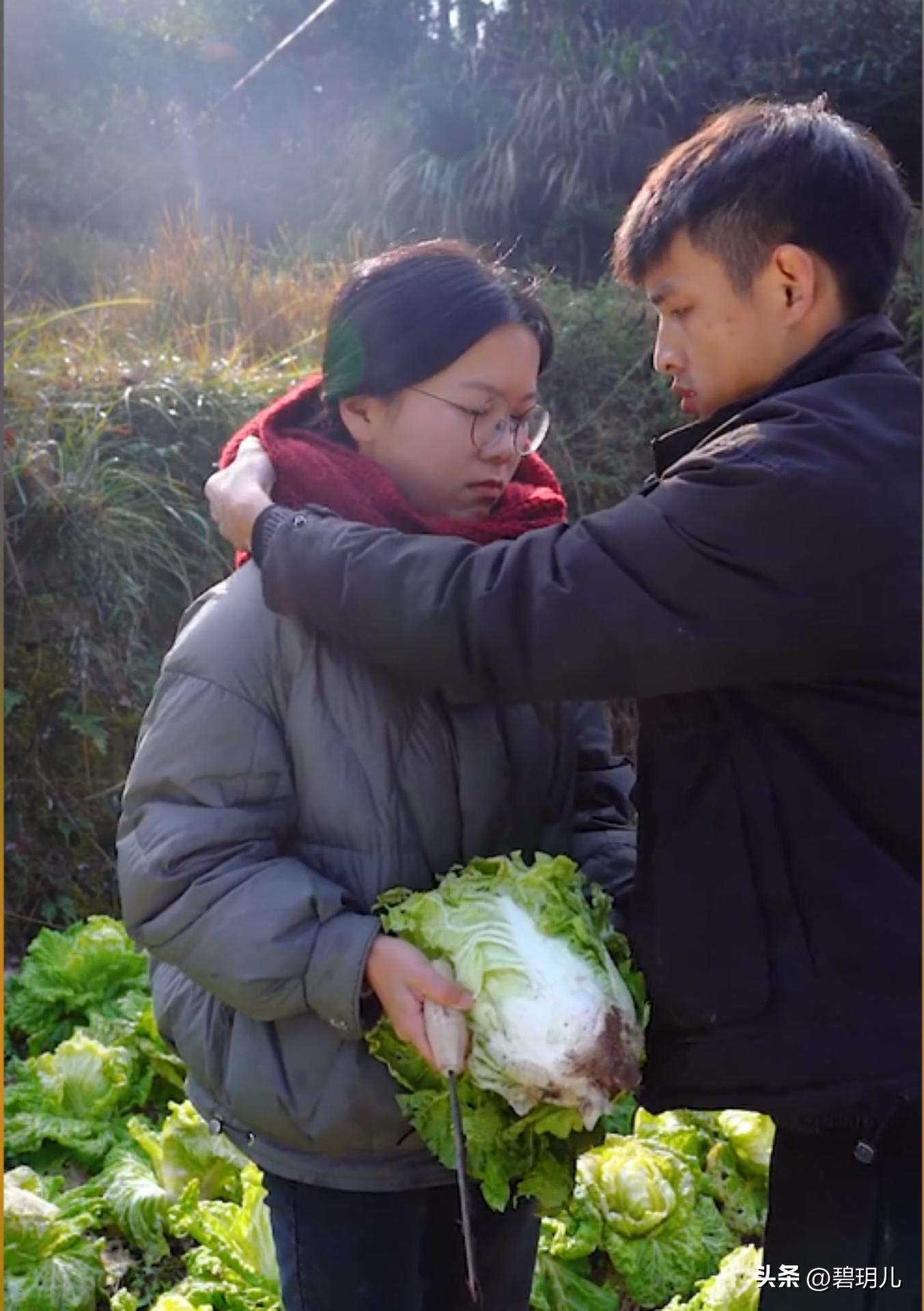 浙江女大学生任小月，追随26岁农村小伙阿丁，这样的爱情卑微吗？