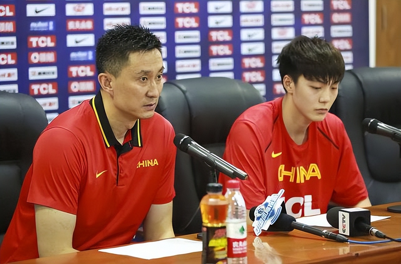 中国男篮胜伊朗队胡明轩上场时间,胡明轩赵睿王哲林配合