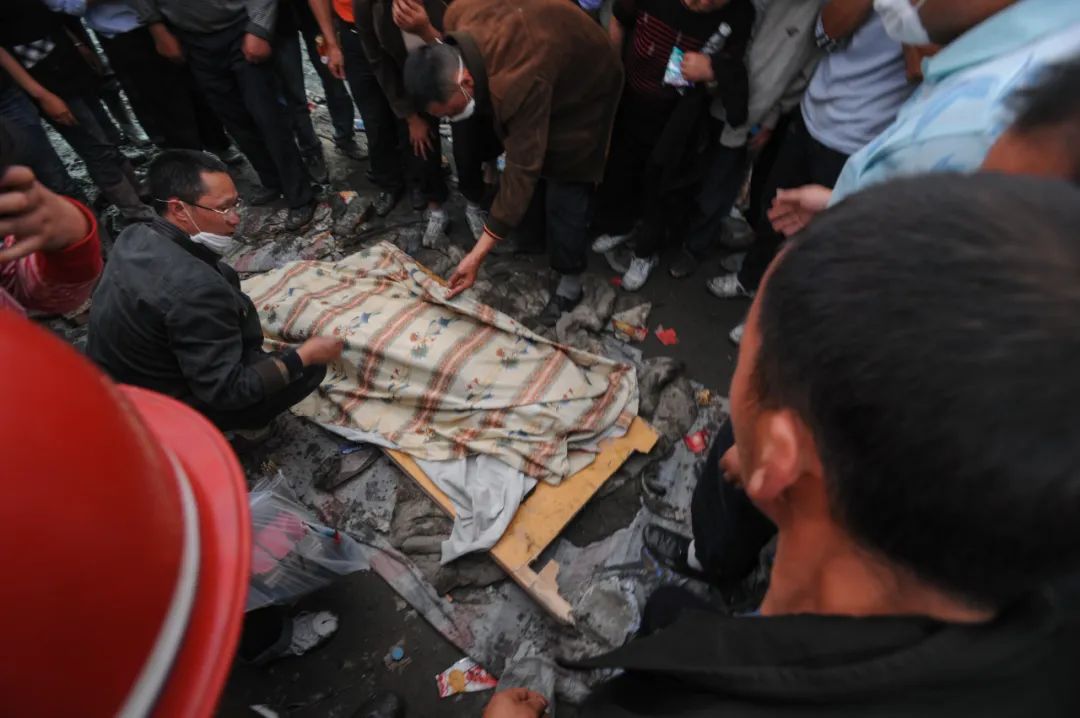 汶川地震15周年记录图片,汶川地震这些画面让人噙满泪水