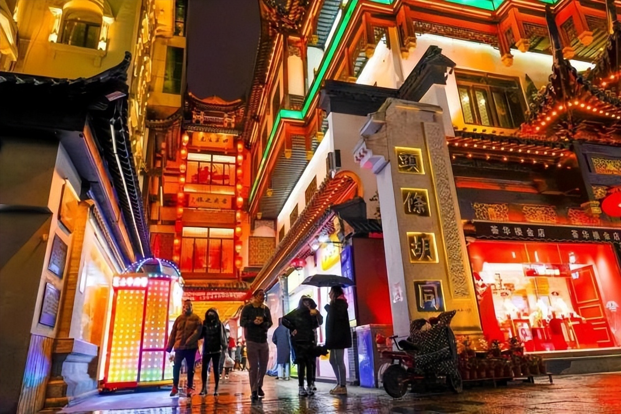 鍏竴鍙ゅ煄蹇呭幓鏅偣,鍏竴鍎跨鑺傚彜闀囨墦鍗℃父