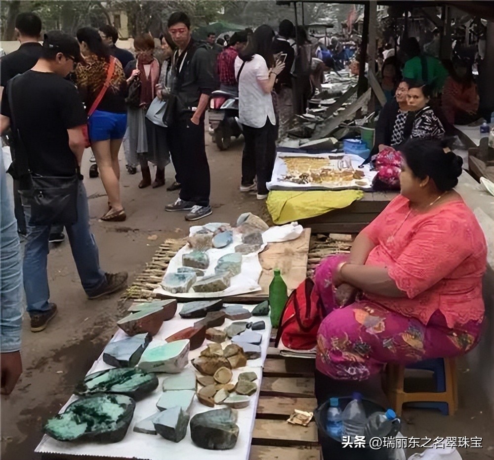 旅游买翡翠哪种最好,为何旅游团都推荐购买翡翠