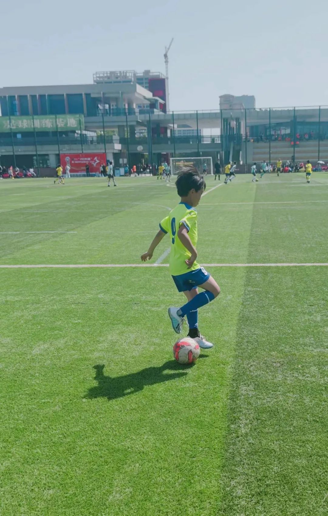 小学生足球成长之路,足球之路妈妈
