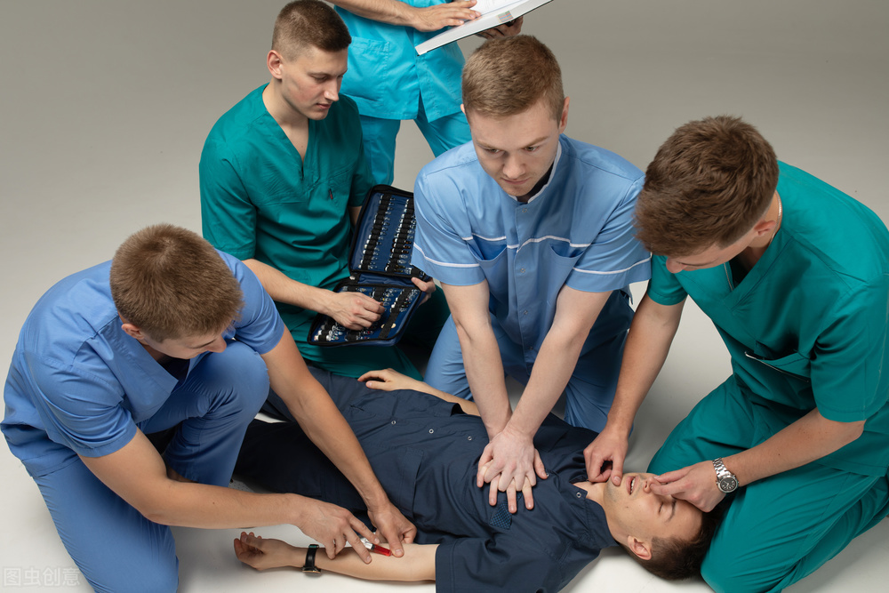 医生接诊36名患者,6名医生接力救心梗病人