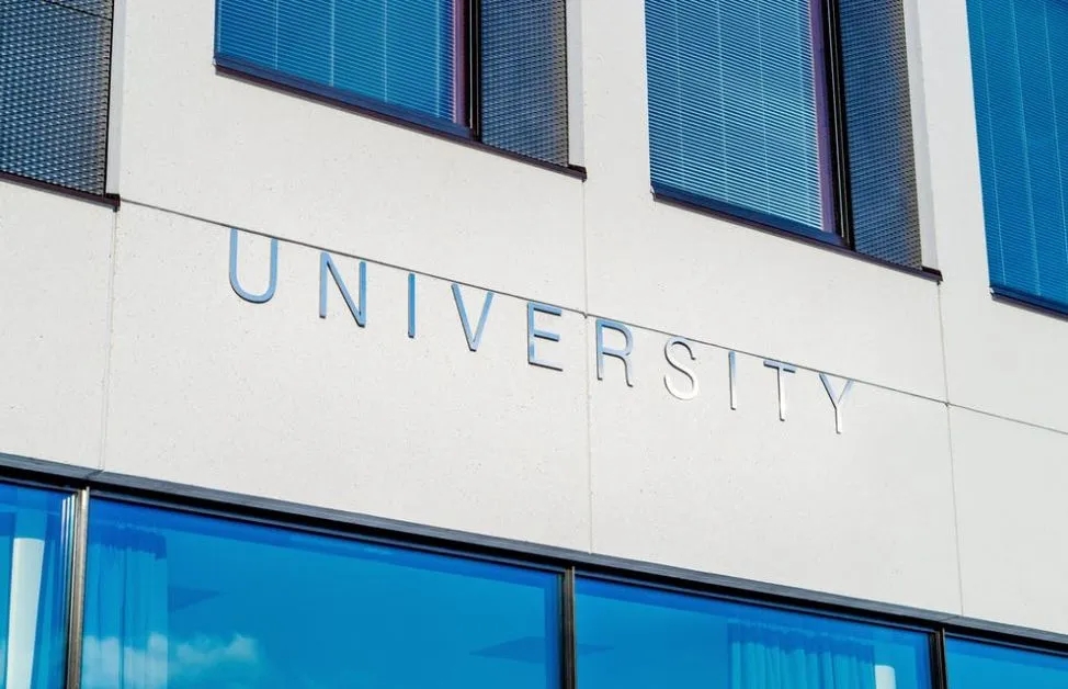 申请英国本科留学主流考试有哪些,英国留学本科申请条件及流程