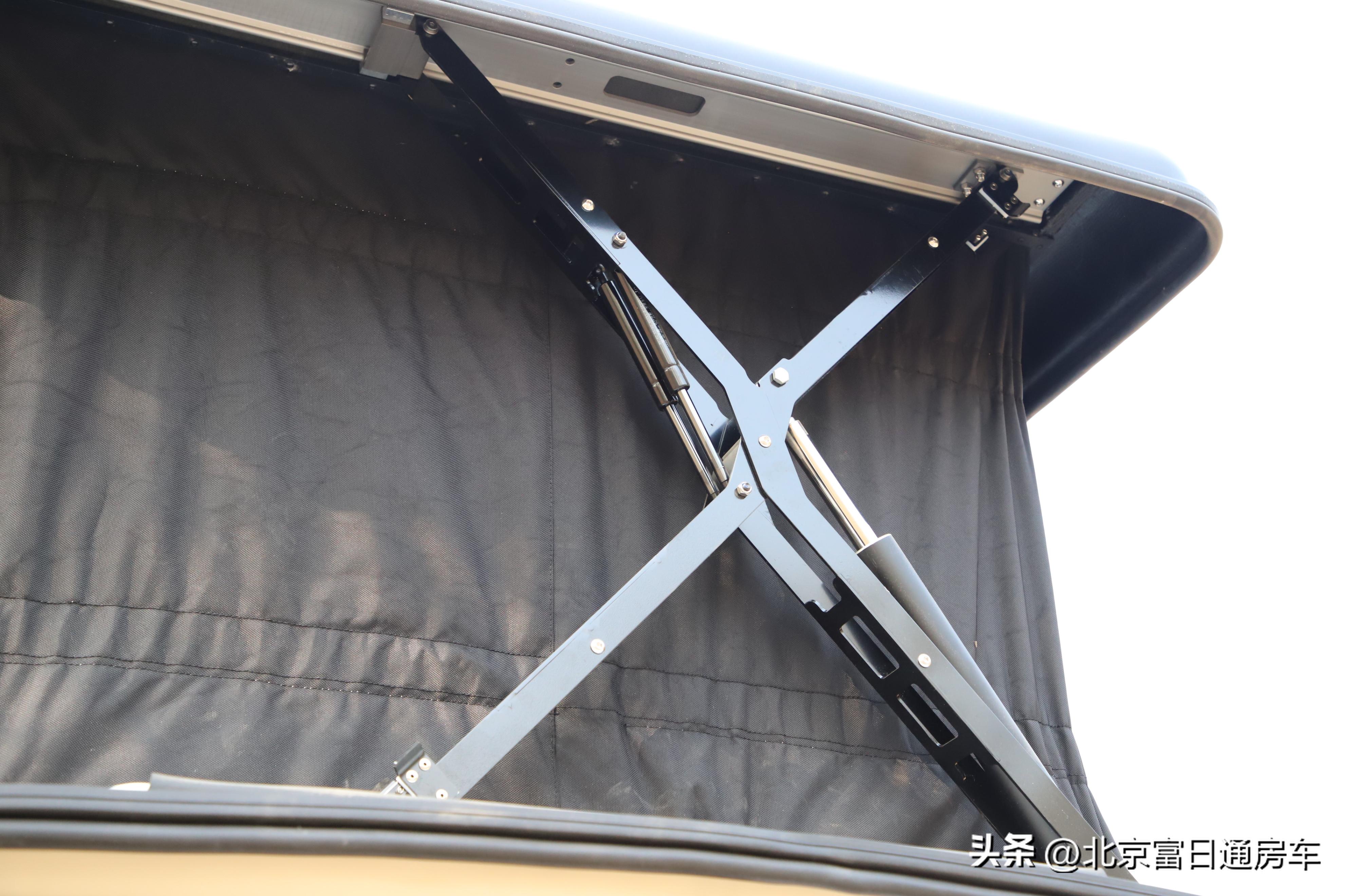 自带全封闭帐篷越野房车,模块化露营房车车长4米重500