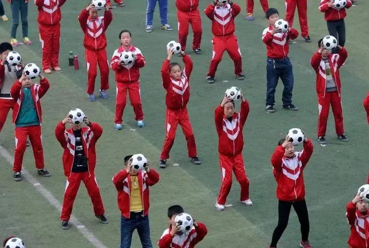 中国足球推倒重来又有何妨,中国足球甩掉包袱