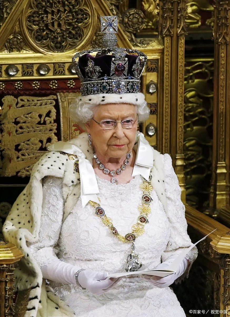 查尔斯苦等70年登基，而其母王的方方面面似乎更令人回味