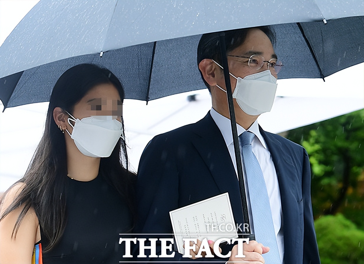 三星财阀太子获总统特赦！登基做掌门人，和兄妹继承26万亿遗产