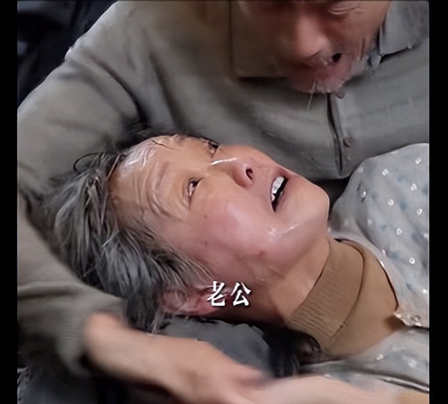 难得“聚焦低收入老年人”的好电影：四个神仙戏骨，一台刻骨铭心