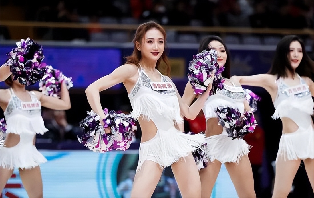 宋小粤和黄逸辉,cba啦啦队黄逸辉vs宋小粤