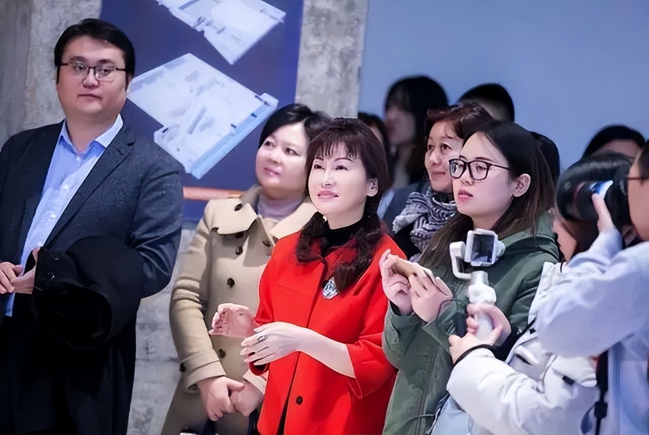 山东女首富赵燕公司,山东女首富赵燕面相分析