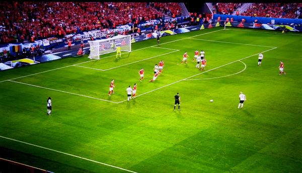 大屏幕护眼电视,海信激光电视80d9h80英寸测评