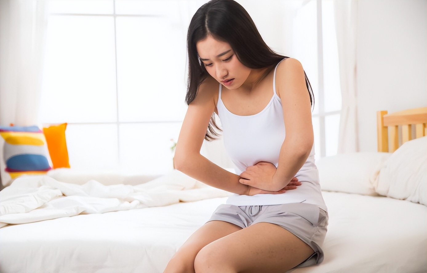 女性臀部突出是怎么回事,女人臀部形状看身体健康状况