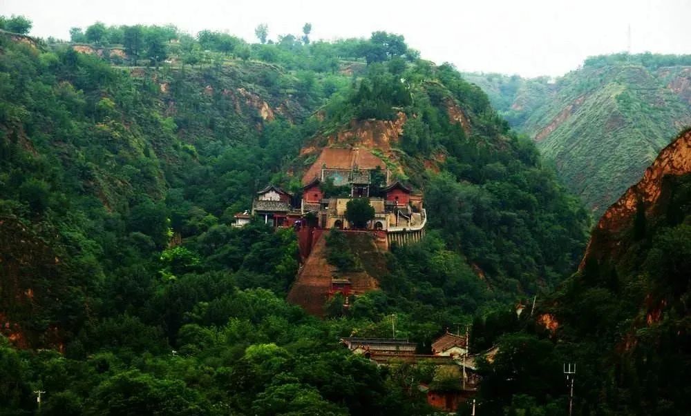 隰县小西天明代彩塑,隰县的小西天五百年的菩萨雕像