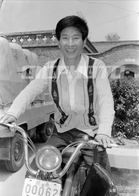 中国第一位购买飞机的农民是谁？