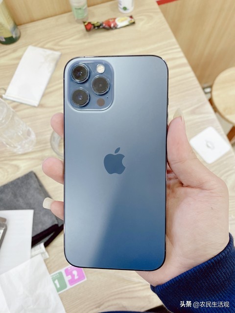 捡到手机不归还属什么罪,滴滴上捡到手机不归还犯法吗