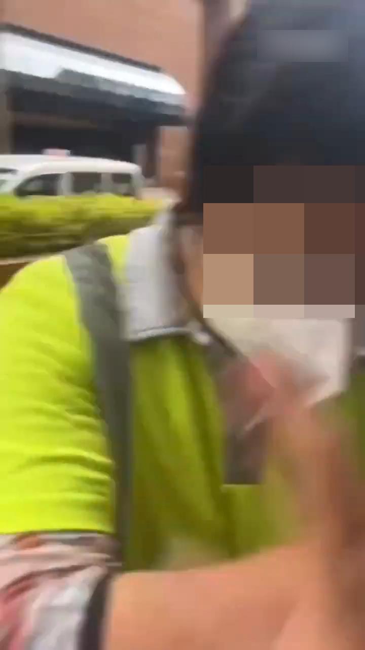 香港清洁工骂女游客,女子香港旅游被环卫女工骂