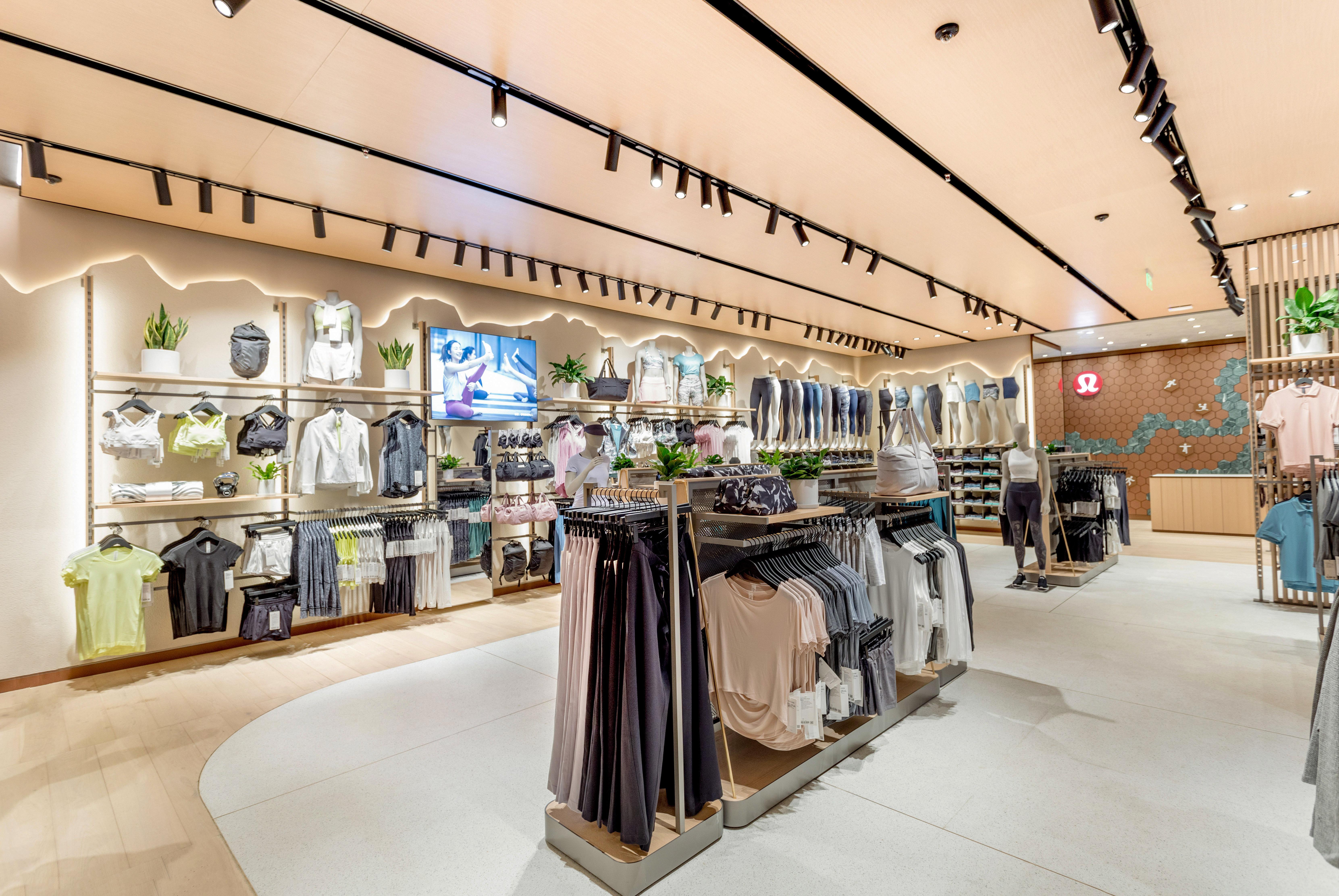 一条瑜伽裤上千，市值超过阿迪，Lululemon是如何成就百亿帝国的