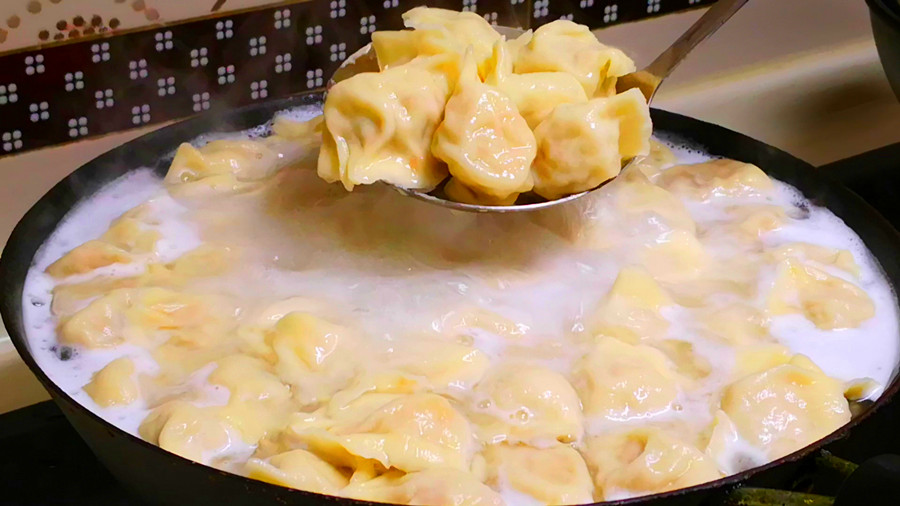 冰箱冻的饺子要不要洗一下再煮,冻饺子放一会再下锅吗