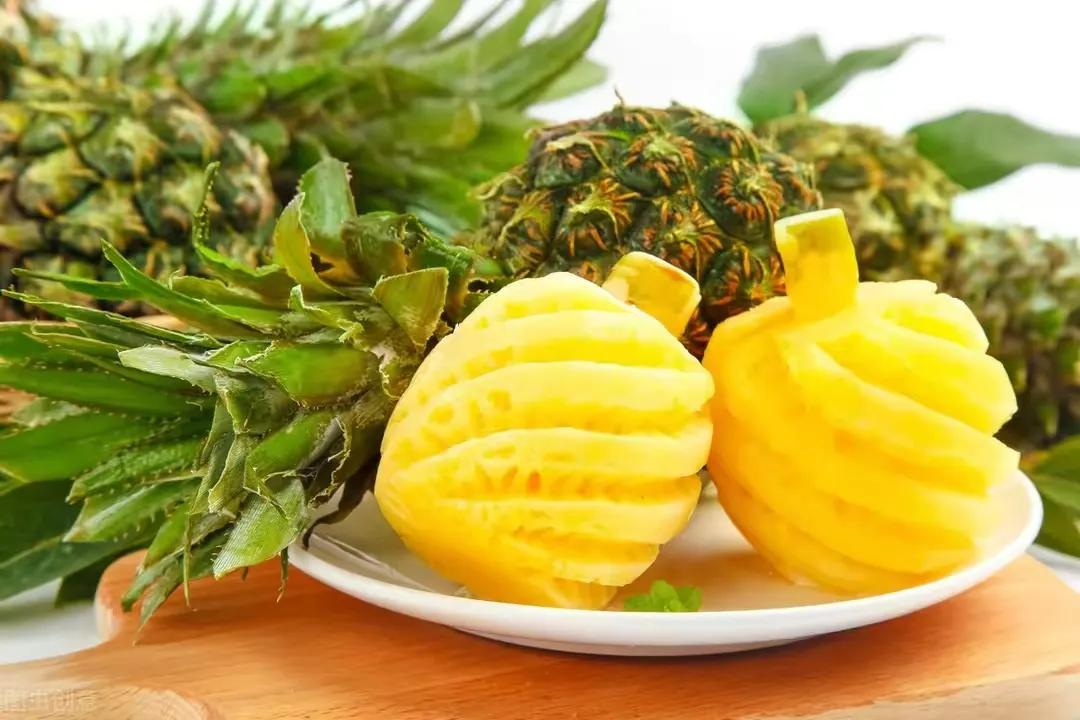 菠萝好吃的挑选方法,菠萝怎么挑选又香又好吃