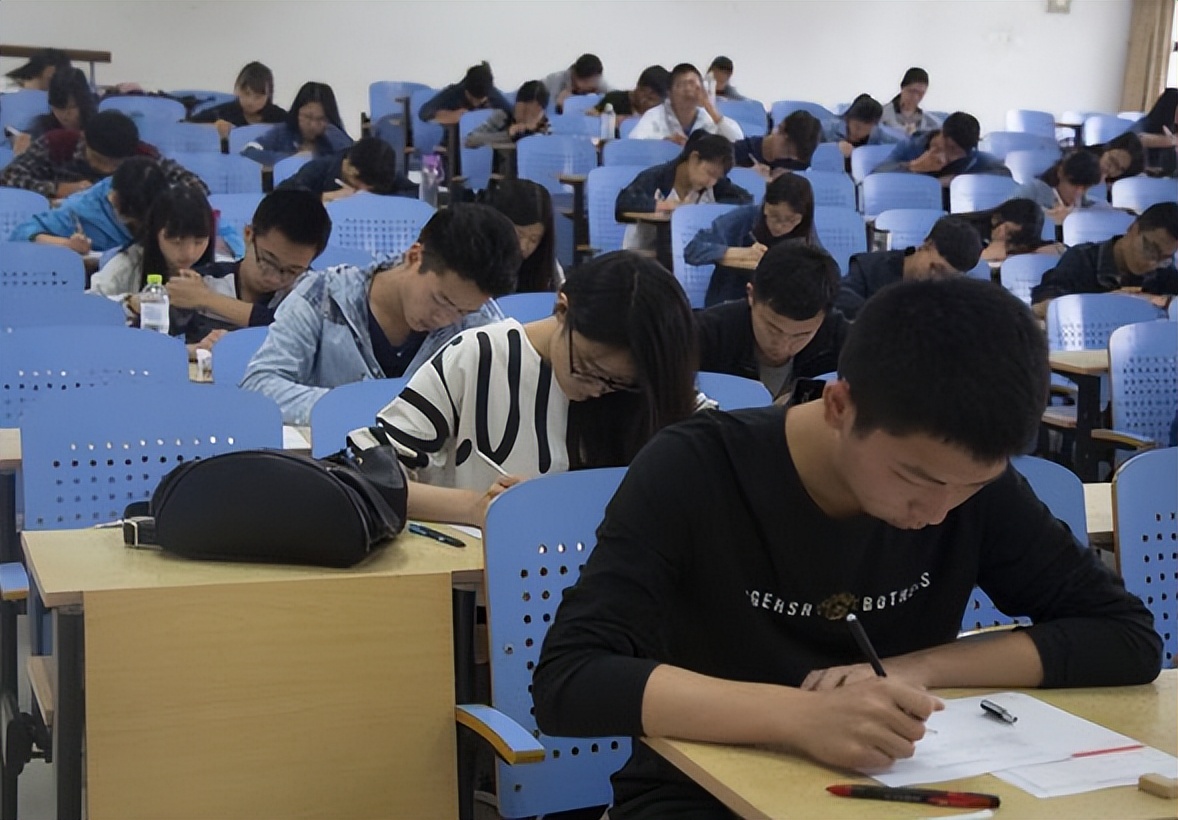 高考200多分还有必要上大专嘛,大专200分和400分有区别吗