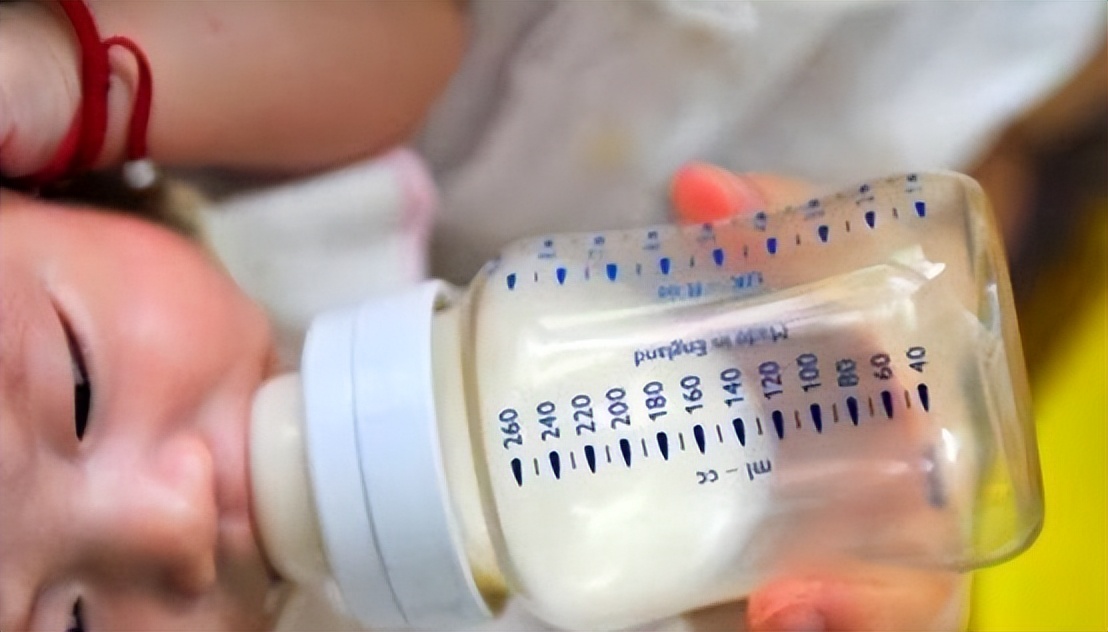 给奶瓶消毒用开水烫可以吗,婴儿奶瓶直接开水烫可以消毒吗