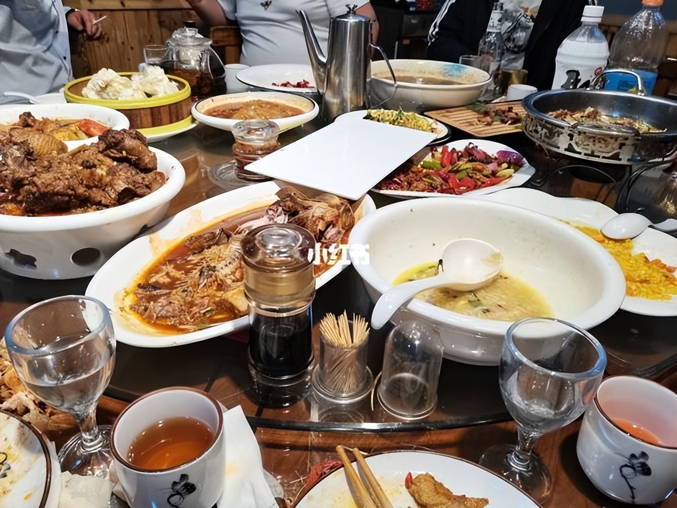 一男子喝白酒生命垂危,男子喝3斤酒成植物人