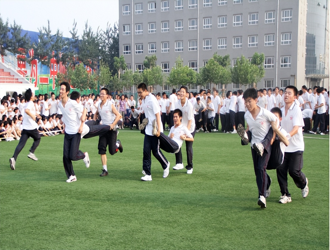 体育活动意外受伤谁负责,学校运动场意外受伤谁负责