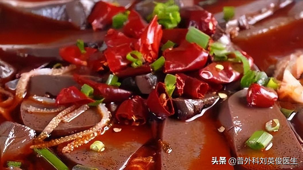 吃动物血排黑色大便是怎么回事,吃了动物血大便变黑是肺在排毒吗