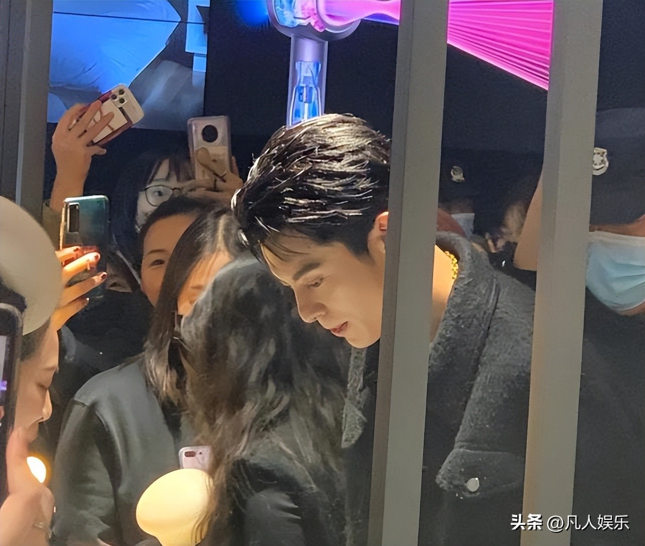 王鹤棣之前未出道的节目,王鹤棣早期综艺戴面具被问问题