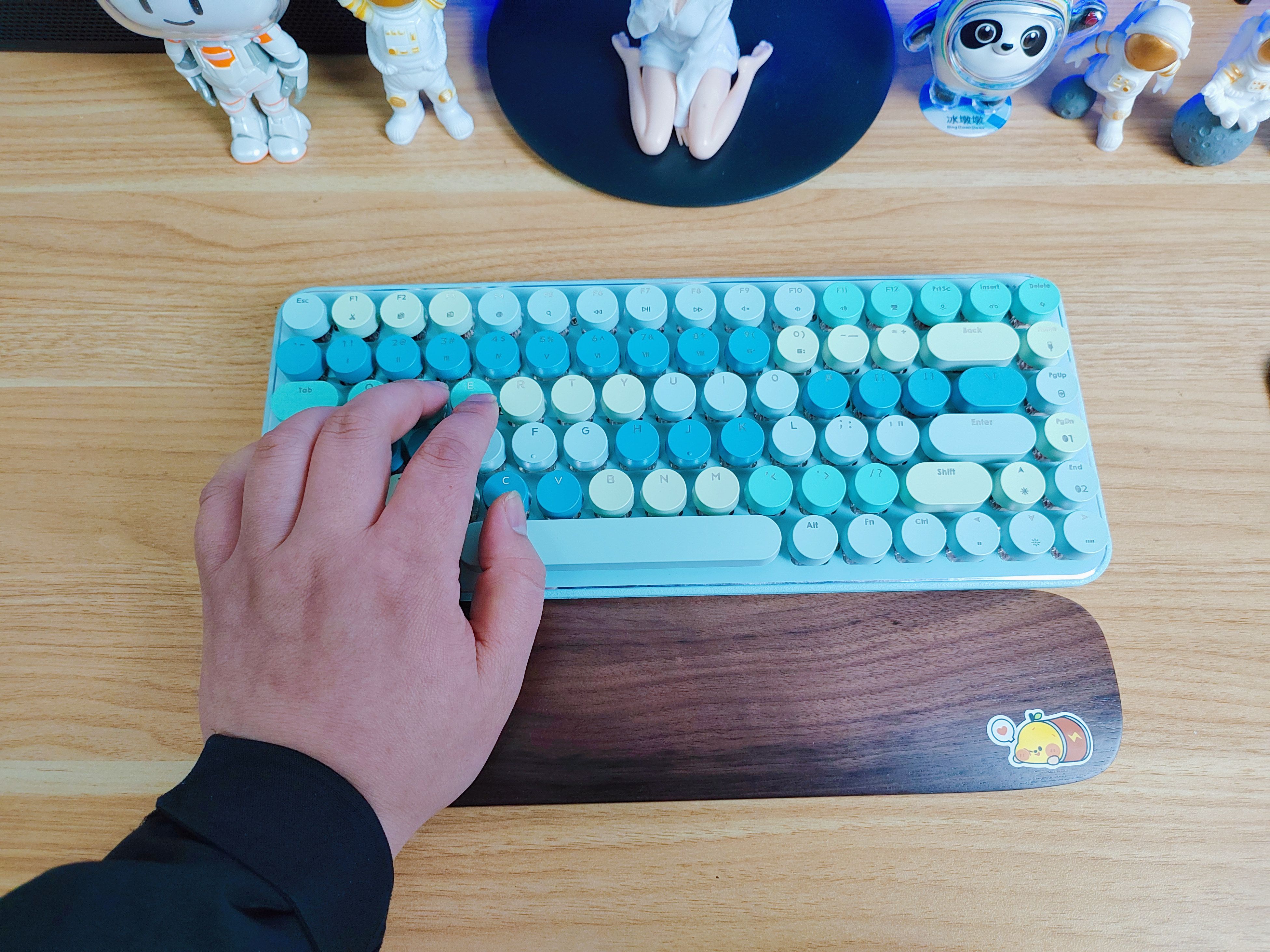 黑爵k680t键盘评测,黑爵ak992三模机械键盘上手简评