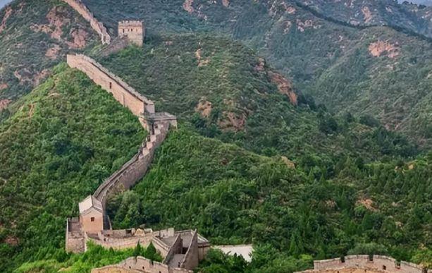 中国长城究竟有没有作用？西方学者直言：秦始皇长城把欧洲害惨了