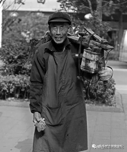 青岛消失的老字号饭店,街头巷尾已消失的老行当