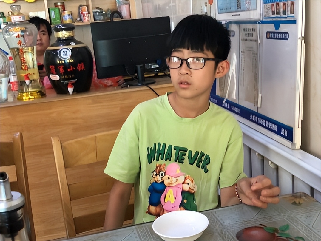 俄罗斯美女嫁给东北3婚男人，夫妻恩爱，网友感慨：他太幸运了