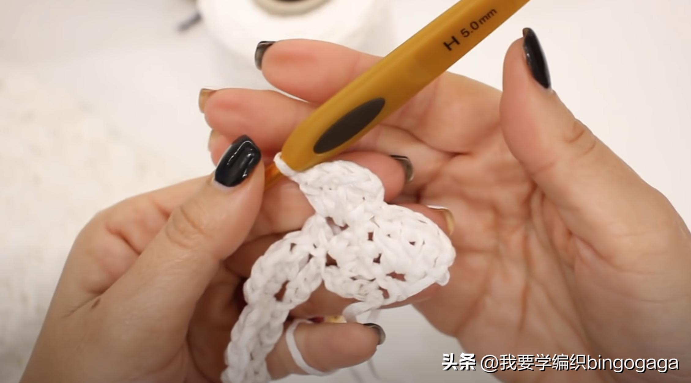 怎样钩夏季黑色短袖t恤衫,夏季钩针镂空短袖教程