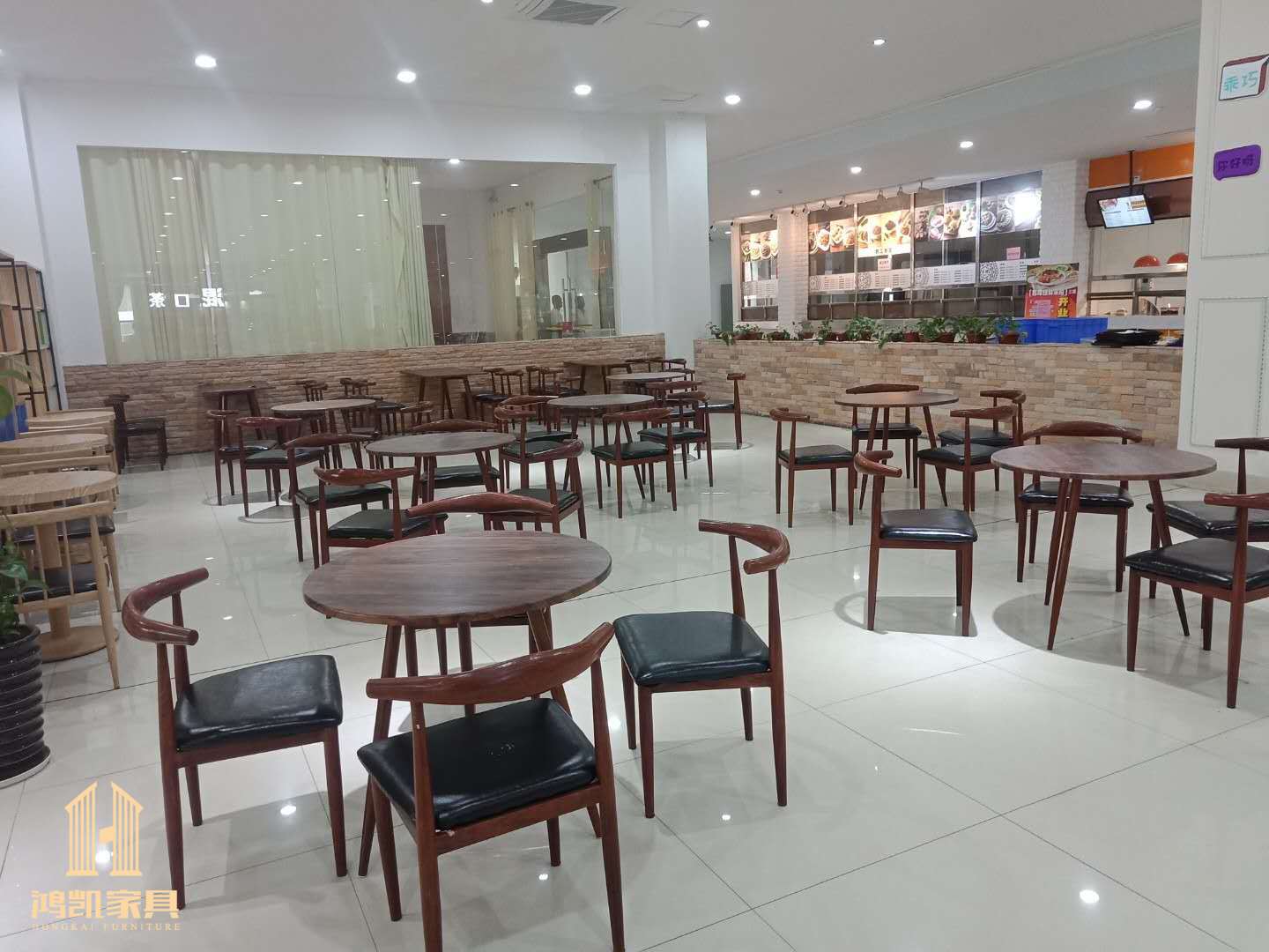 「鸿凯家具」携手广西艺术学院定做食堂餐桌椅