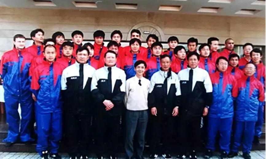 足球照片高清大图,原成都五牛足球队照片和名单