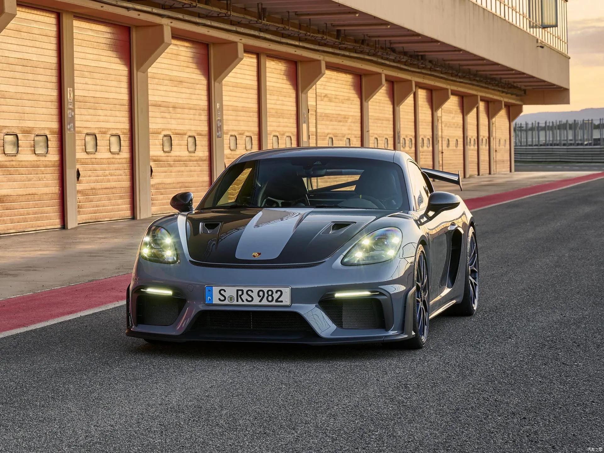 保时捷718boxster2.5t2022新款敞篷,奥迪tt敞篷和保时捷718boxster