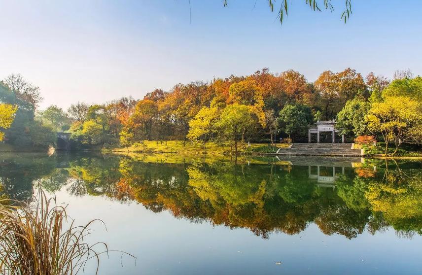 赞美西湖秋日美景的诗词,关于西湖深秋景色的唯美诗句