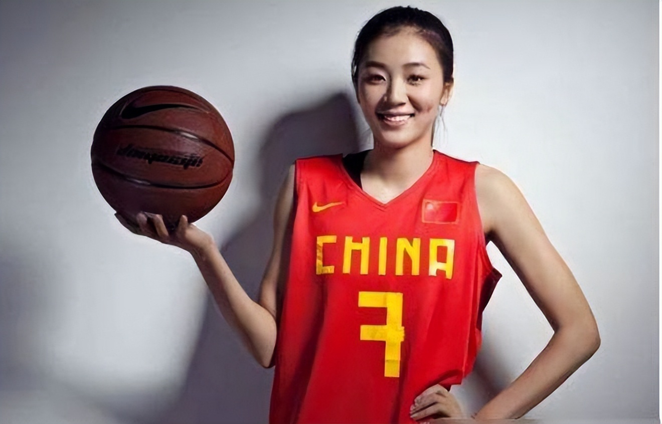 中国女篮梁天云图片资料,女篮美女梁天云照片