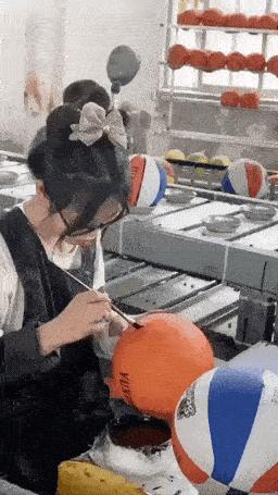 弱者只会抱怨而强者只会适应环境,人要对自己好一点幽默搞笑图片