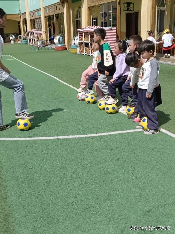 幼儿园足球游戏比赛方案最新版,足球游戏打鸭子教案