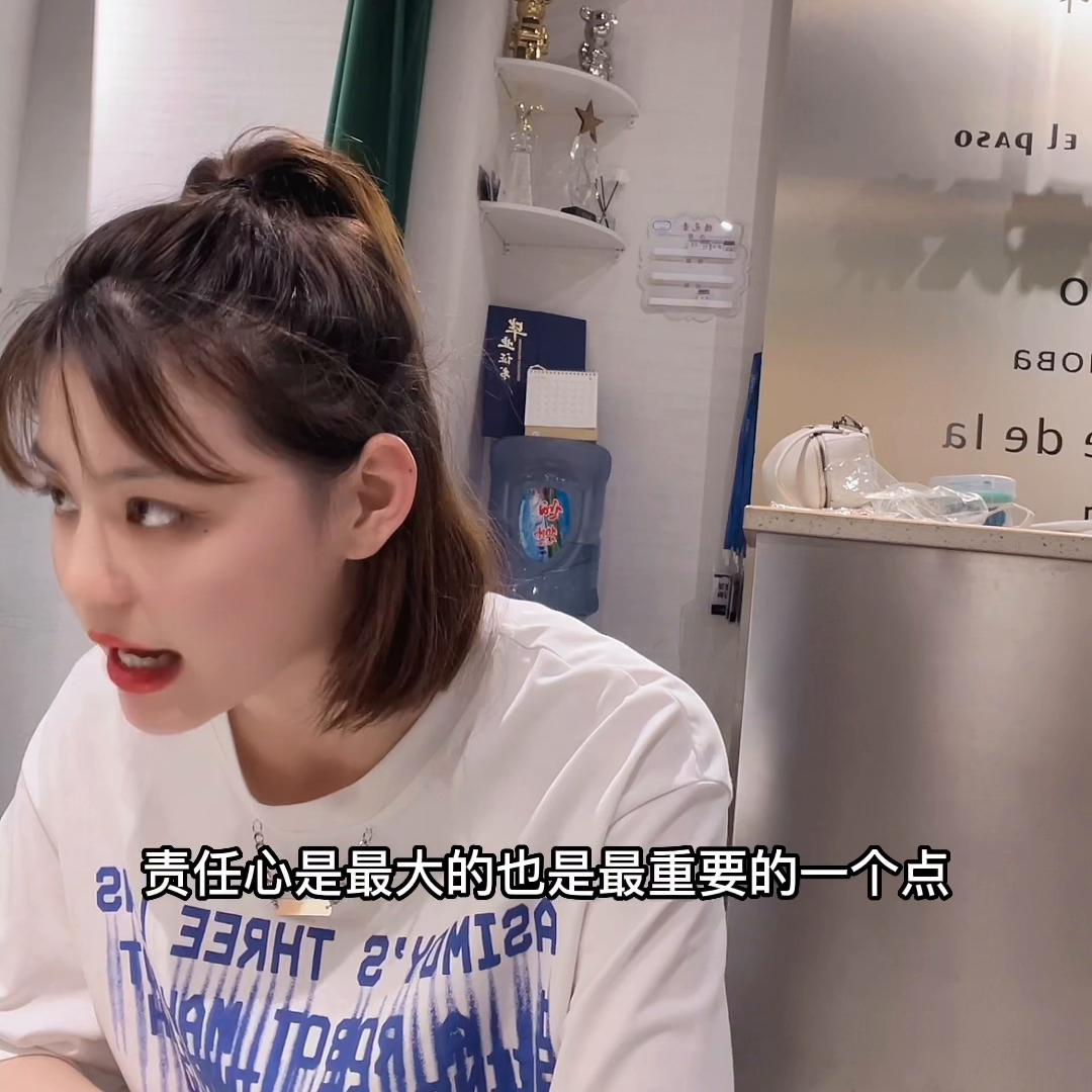 如果有一天，你的努力配得上你的梦想，那你的梦想一定不会...