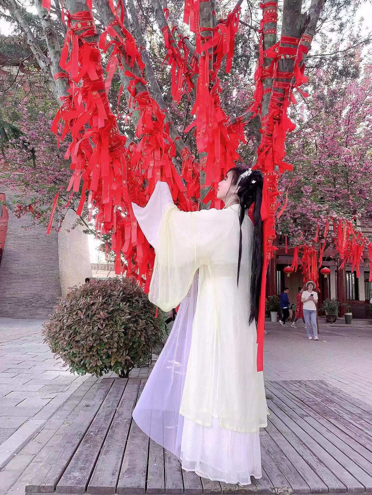 昭通一家开在二楼的服装店,昭通西街最坑的服装店