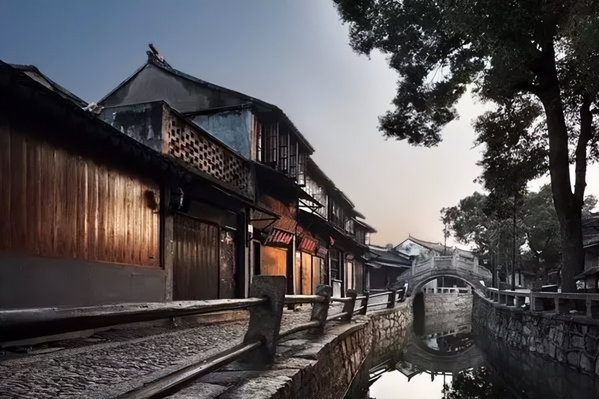 世界上最著名的十大古镇,云南著名古镇景点排名