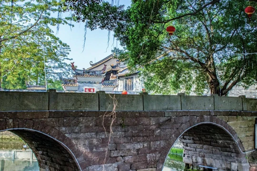 奇了怪了，究竟是什么宝地让广州老饕们也净爱往这钻？