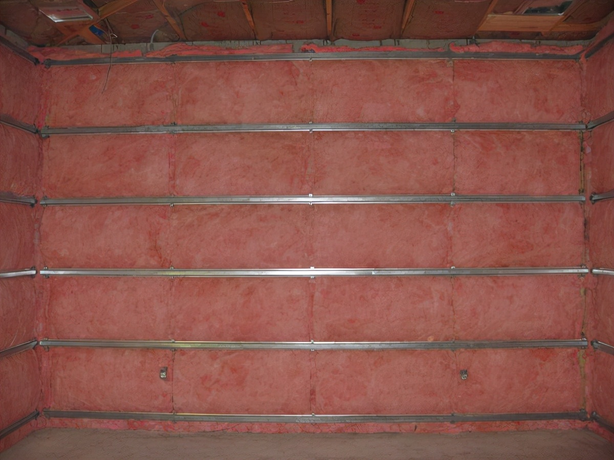 房间里低频嗡嗡共振声音怎么解决,室内低频问题有哪些