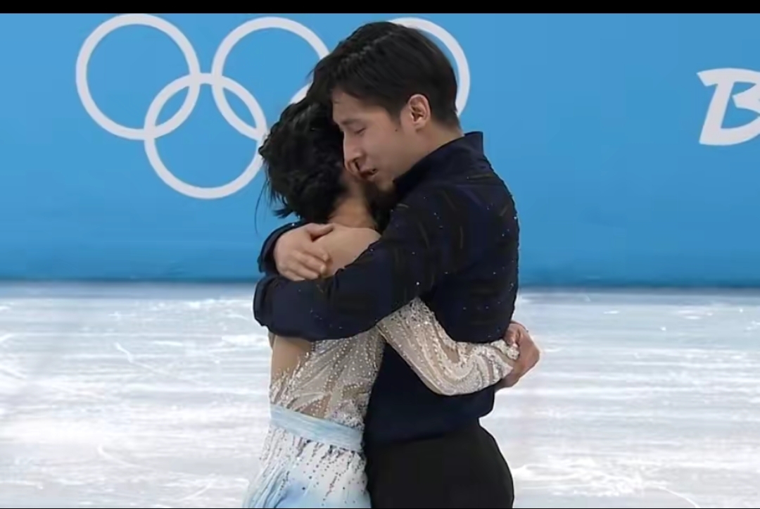 中国双人滑冠军韩聪隋文静摔跤,中国队组合隋文静韩聪夺得金牌