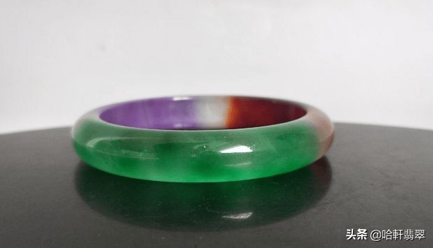彩虹翡翠欣赏,清代末期糯冰种翡翠手镯