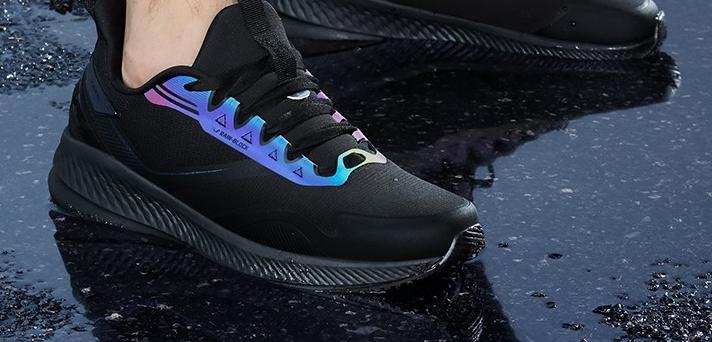 纯黑色跑鞋推荐前十名,入门级纯黑跑鞋推荐